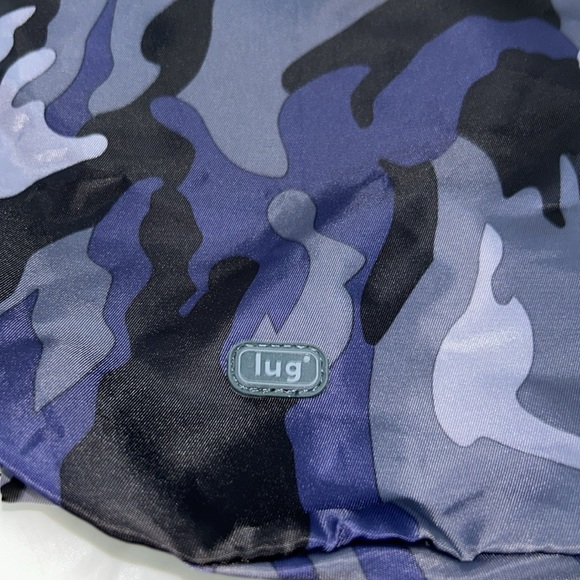 Lug Cinch Pouch in Cano Navy - Picture 2 of 7